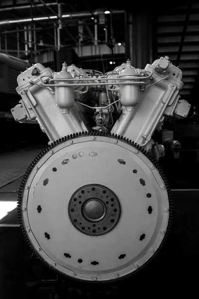Вид Сбоку Двух Цилиндровых Головок Шестицилиндрового Образного Двигателя Внутреннего Сгорания — стоковое фото