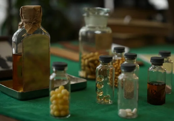 Mesa Con Medicamentos Frascos Cajas Formación Médica Para Empresas Farmacias — Foto de Stock