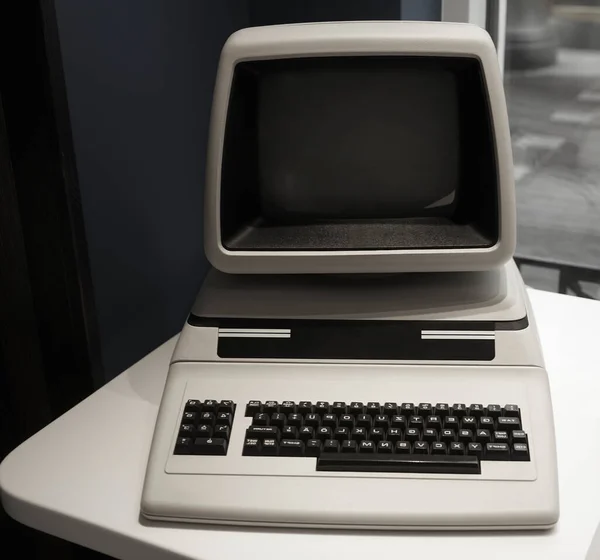 상트페테르부르크에서 전시되고 개인용 컴퓨터 Sbm 8032 시리즈 — 스톡 사진