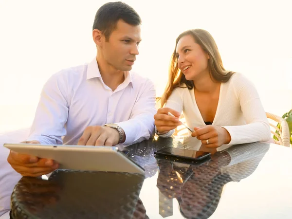 Business Couple Having Fun Talking Together Coffee Shop Street Summer — Stock Photo, Image