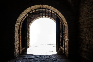 Antik kale sarayı. Kale kulesi ve kapı kapısı. 