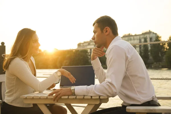 Business Couple Having Fun Talking Together Restaurant Street Summer Cafe — Stock Photo, Image