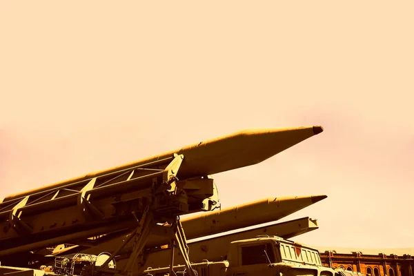 Оружие Массового Поражения Ракета Боеголовкой Смотрит Солнечное Небо Готовая Запуску — стоковое фото
