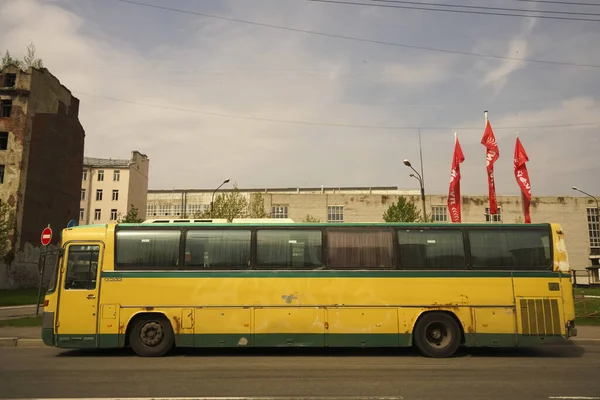 Saint Petersburg Russie Juillet 2021 Bus Vert Jaune Autocar Interurbain — Photo