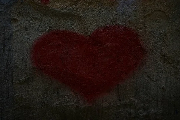 Грязная Серая Бетонная Стена Красном Фоне Сердца — стоковое фото