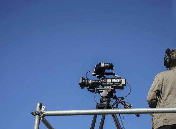 Cameraman Che Filma Uomo Che Filma Durante Uno Spettacolo Aereo — Foto Stock