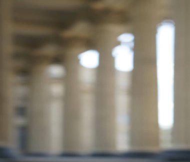 Bulanık görüntü. Tarihi mimarinin klasik sütunlarının ayrıntıları. Saint-Petersburg 'da. Kazan Katedrali