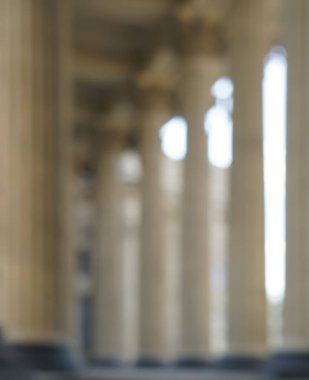 Bulanık görüntü. Tarihi mimarinin klasik sütunlarının ayrıntıları. Saint-Petersburg 'da. Kazan Katedrali