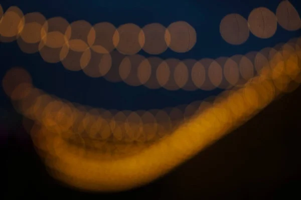 Banner Horizontal Com Luzes Amarelas Penduradas Guirlandas Fundo Azul Escuro — Fotografia de Stock