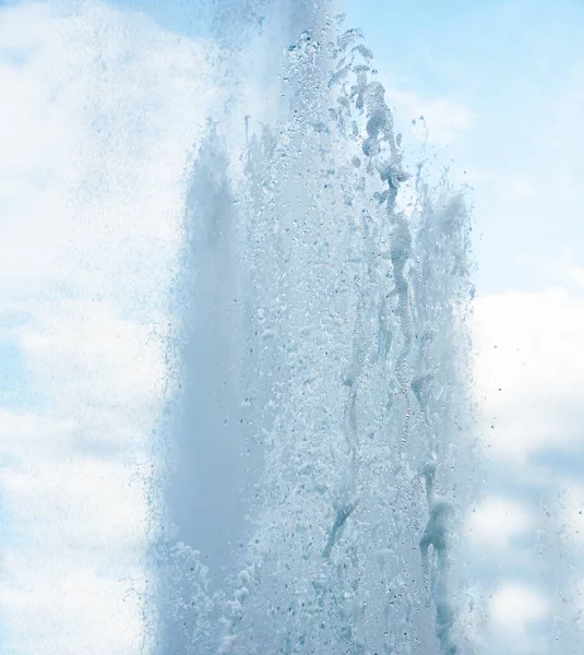 Das Sprudelnde Wasser Eines Brunnens Wasserspritzer Brunnen Abstraktes Bild — Stockfoto