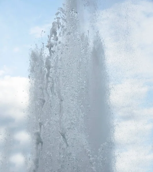 Das Sprudelnde Wasser Eines Brunnens Wasserspritzer Brunnen Abstraktes Bild — Stockfoto