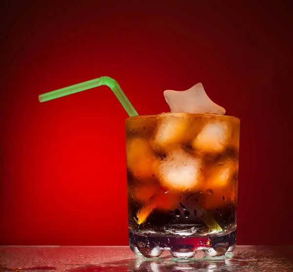 Iced Cola Atau Cold Coffee Transparan Glass Red Background Menerima — Stok Foto