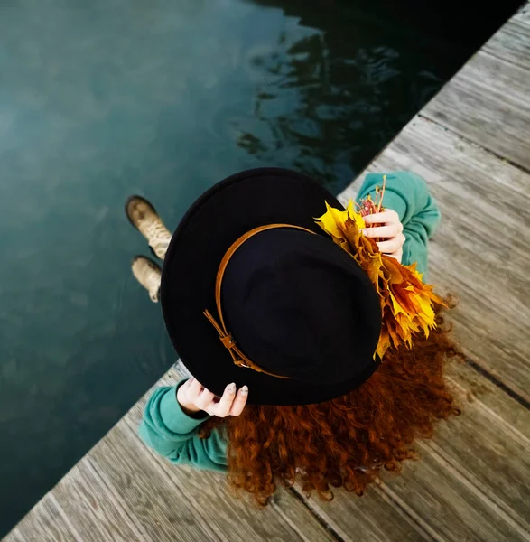 Redhead Curly Woman Sitting Wooden Pier Autumn Park Top View — Stock Photo, Image