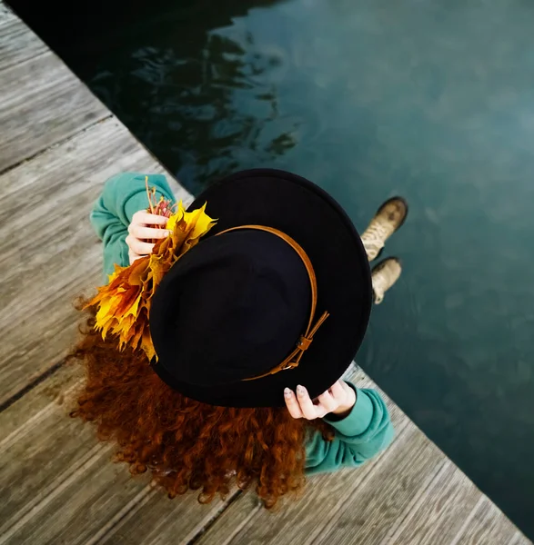 Redhead Curly Woman Sitting Wooden Pier Autumn Park Top View — Stock Photo, Image