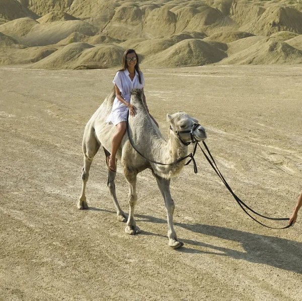 Biała Dziewczyna Wielbłądzie Pustyni Sands Western Sahara Maroko Afryka Północna — Zdjęcie stockowe