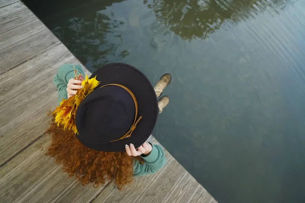 Redhead Curly Woman Sitting Wooden Pier Autumn Park Top View — Stock Photo, Image