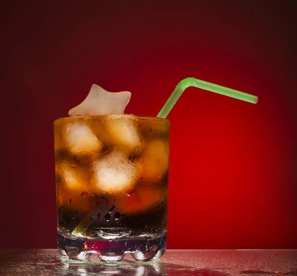 Iced Cola Atau Cold Coffee Transparan Glass Red Background Menerima — Stok Foto