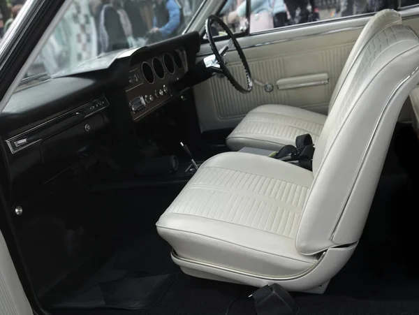 Vintage Retro Interior Carro Com Assento Couro Branco Veículo — Fotografia de Stock