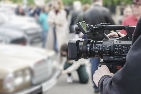 Χειριστής Βίντεο Στην Εργασία Εικονογράφος Κάνει Μια Συνέντευξη Κάμερα Δουλεύει — Φωτογραφία Αρχείου