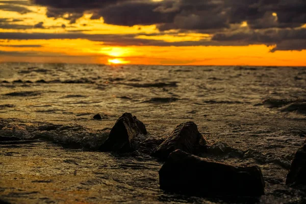 Sun Sets Horizon Ocean View Island — Stock Photo, Image