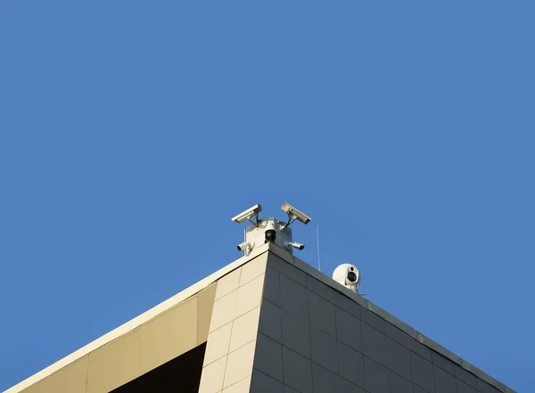 Много Камер Видеонаблюдения Углом Здания Система Безопасности — стоковое фото