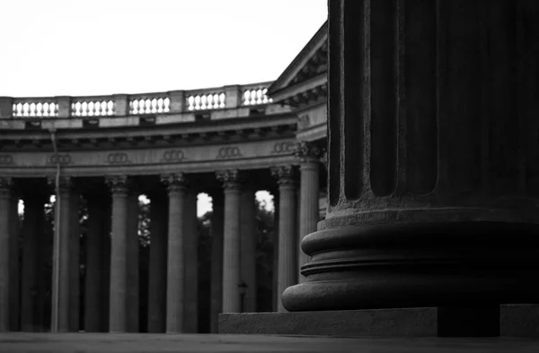 Arquitectura Fondo Clásico Edificio Con Columnas Arquitectura Fondo Blanco Negro —  Fotos de Stock