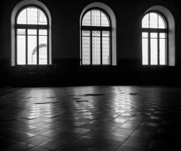 Alte Antike Fenster Mit Gefliestem Boden Foto Reihe Von Bogenfenstern — Stockfoto