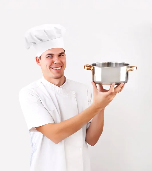 Feliz Chef Caucásico Sosteniendo Una Cacerola Vacía Aislada Sobre Fondo — Foto de Stock