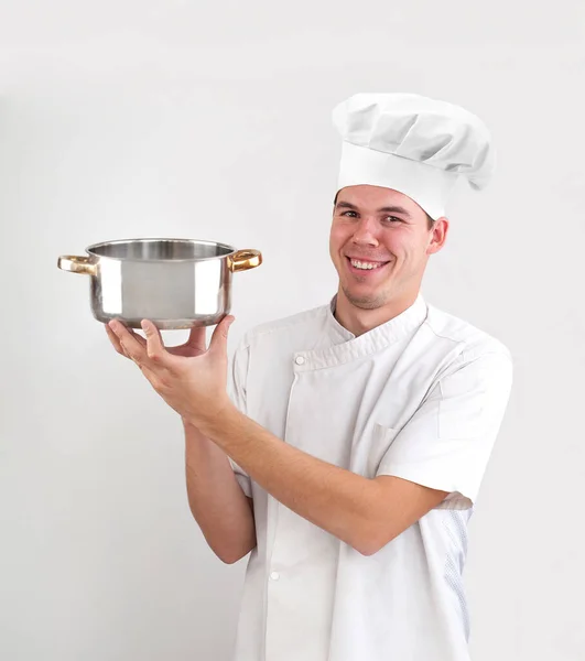 Chef Caucasiano Feliz Segurando Panela Vazia Isolada Fundo Branco Rosto — Fotografia de Stock