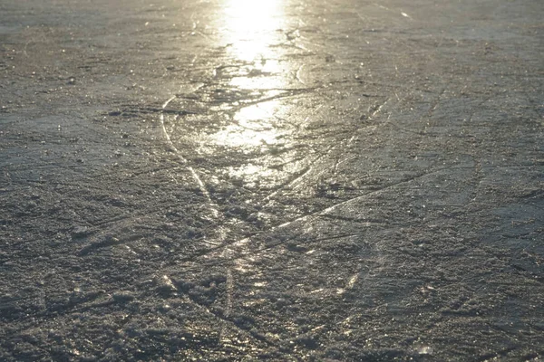 划痕冰冻的冰纹理与从溜冰鞋的划痕 — 图库照片