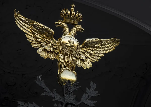 Oro Ruso Águila Doble Cabeza Las Puertas Del Hermitage —  Fotos de Stock