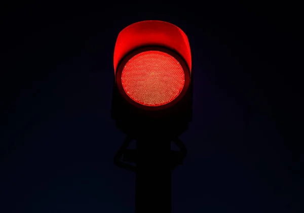 Красный Светофор Дороге Ночном Городе — стоковое фото