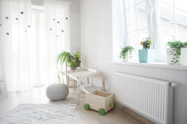 Habitación Los Niños Muebles Flores Verdes Naturales — Foto de Stock