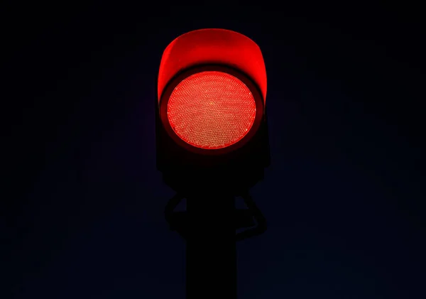Красный Светофор Дороге Ночном Городе — стоковое фото