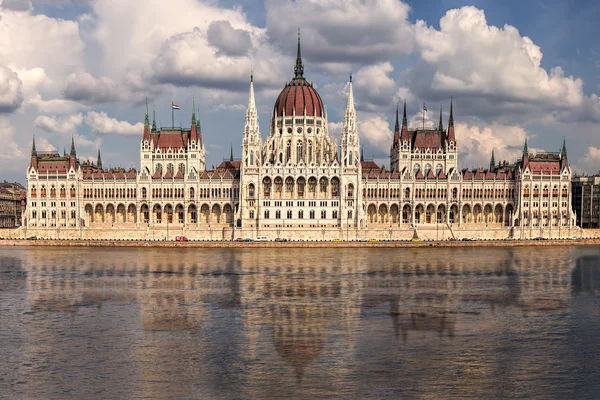 Macaristan Parlamentosu, Budapeşte