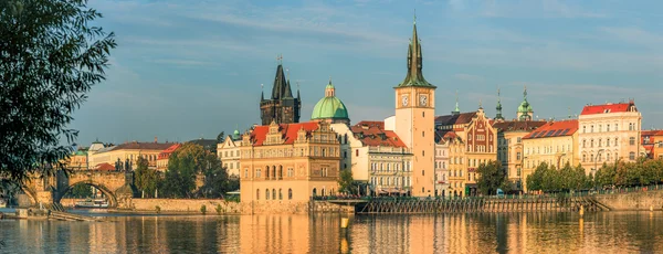 Панорама Старого города Праги от реки — стоковое фото