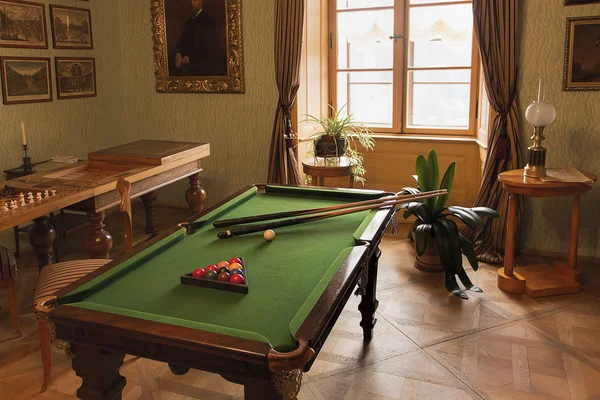 Bilhar ou mesa de bilhar e outros jogos em estilo Biedermeier — Fotografia de Stock