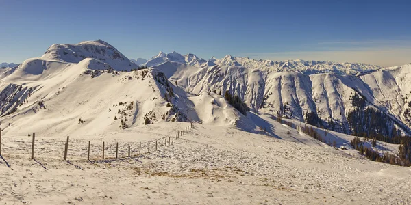 Panorama alpskou krajinu v zimě — Stock fotografie