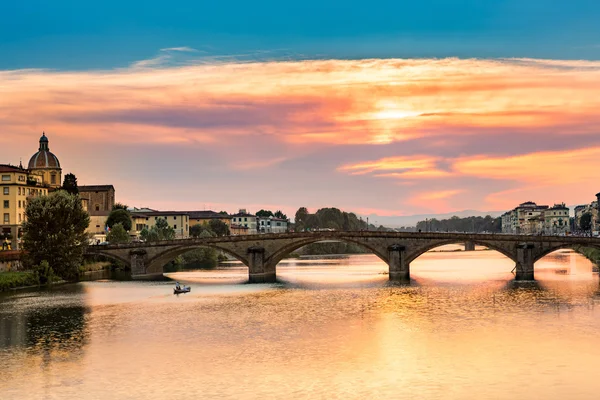 Ponte toda Carraia al atardecer — Foto de Stock