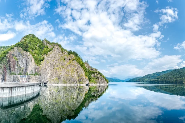 Vidraru přehrada a jezero — Stock fotografie