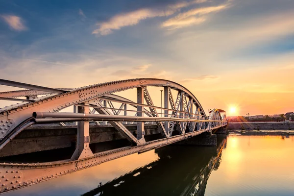 Jiu γέφυρα κατά το ηλιοβασίλεμα — Φωτογραφία Αρχείου