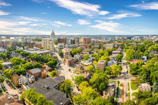 El horizonte de Madison y el Capitolio Estatal de Wisconsin —  Fotos de Stock