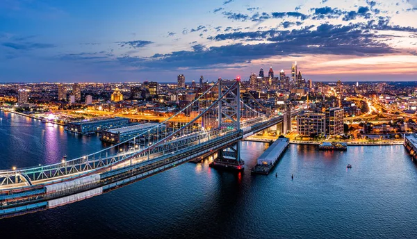 Aerial panorama with Ben Franklin Bridge and Philadelphia skyline — Stock Photo, Image