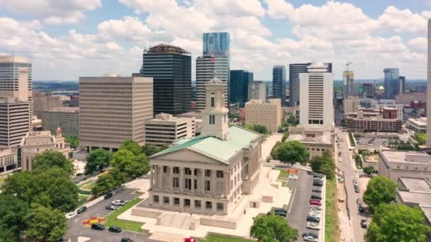 Vista aérea del Capitolio de Nashville y el horizonte — Vídeos de Stock