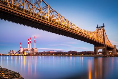 Queensboro bridge and Ravenswood station clipart