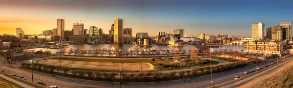 Baltimore skyline panoráma naplementekor — Stock Fotó