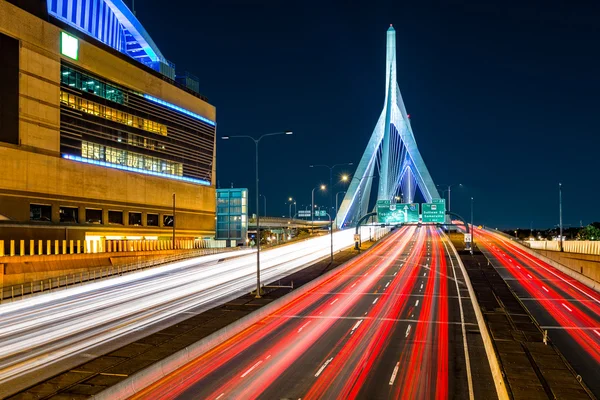 Годину пік трафіку на Zakim мосту — стокове фото