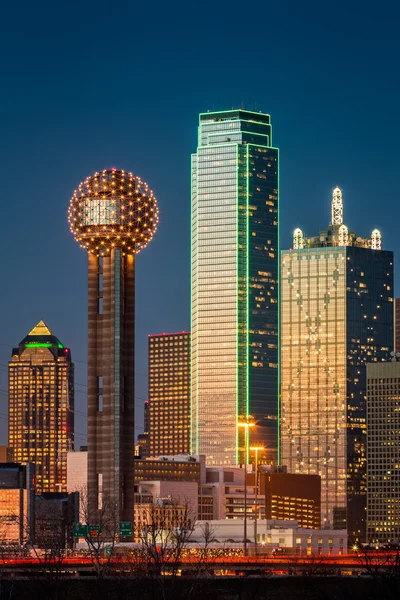 Dallas wolkenkrabbers bij zonsondergang — Stockfoto