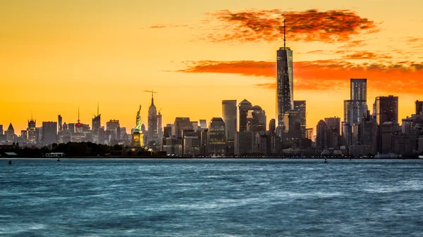 Nascer do sol sobre a ilha de Manhattan — Fotografia de Stock