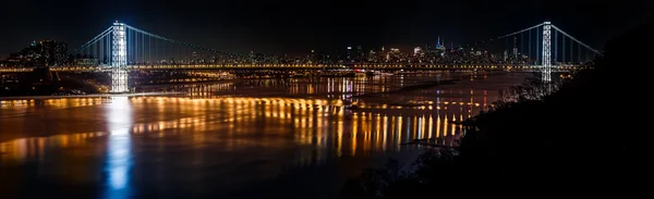 Beleuchtete george washington bridge — Stockfoto